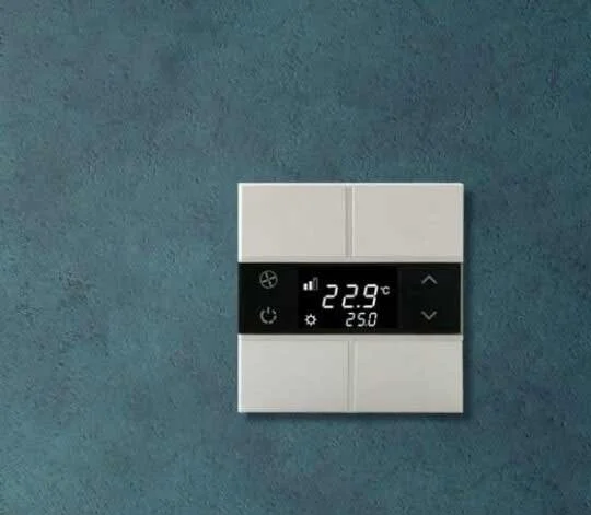 Rosa Pictus Metal KNX Thermostats view 2
