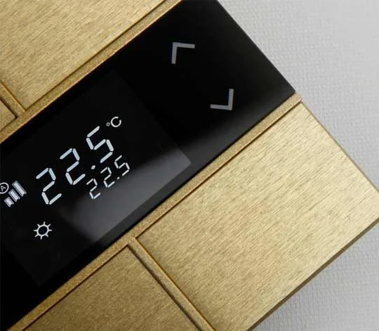 Rosa Metal KNX Thermostats view 3